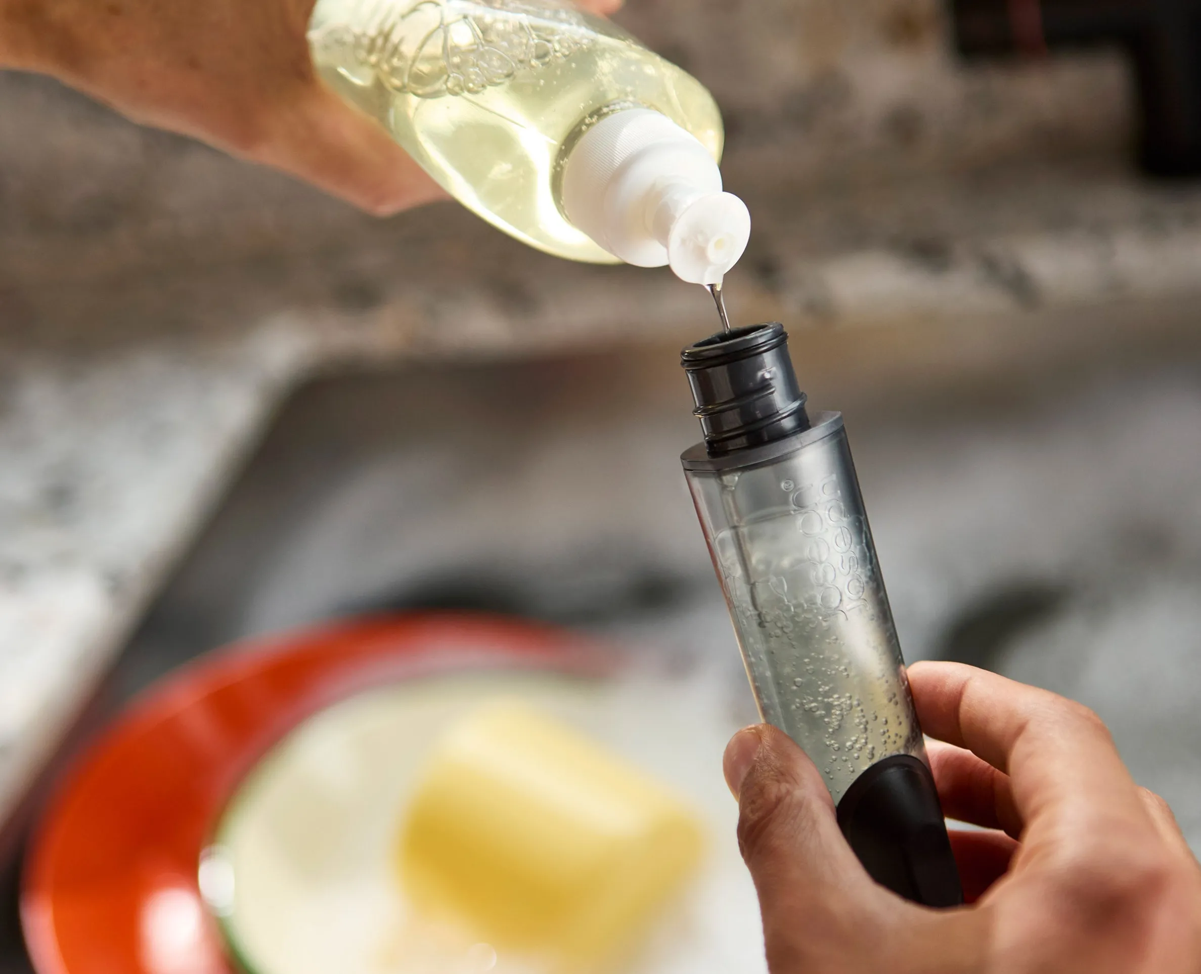 Brosse à Vaisselle et Distributeur de Savon avec Support Inox et 6 Têtes de Rechange