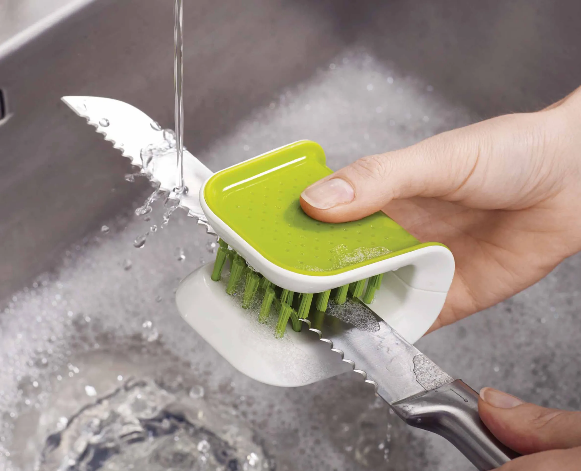 Brosse Couteaux et Couverts BladeBrush™