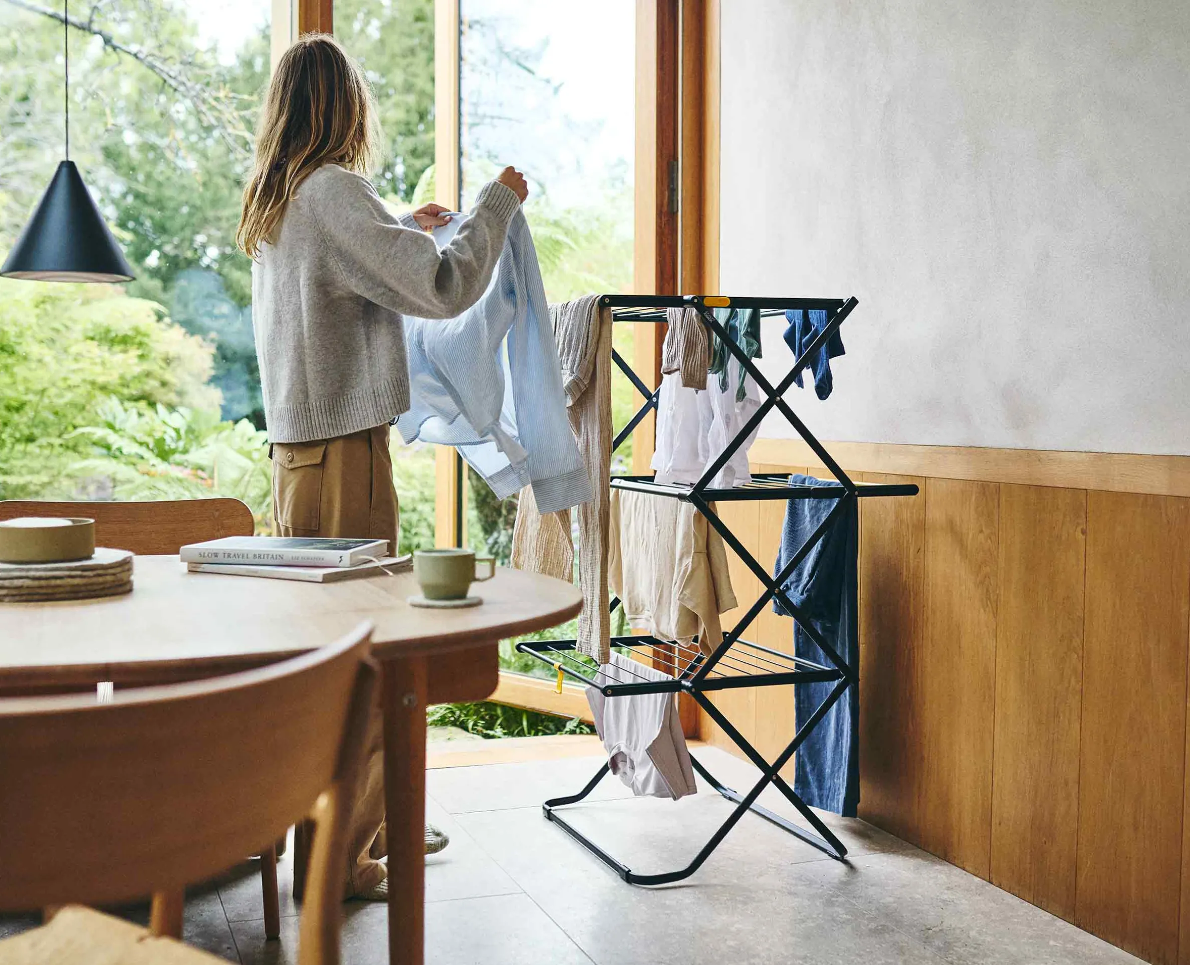 Ensemble séchoir à linge AirFrame™ 16 m en deux parties et cintre de séchage Petal™ 22 positions
