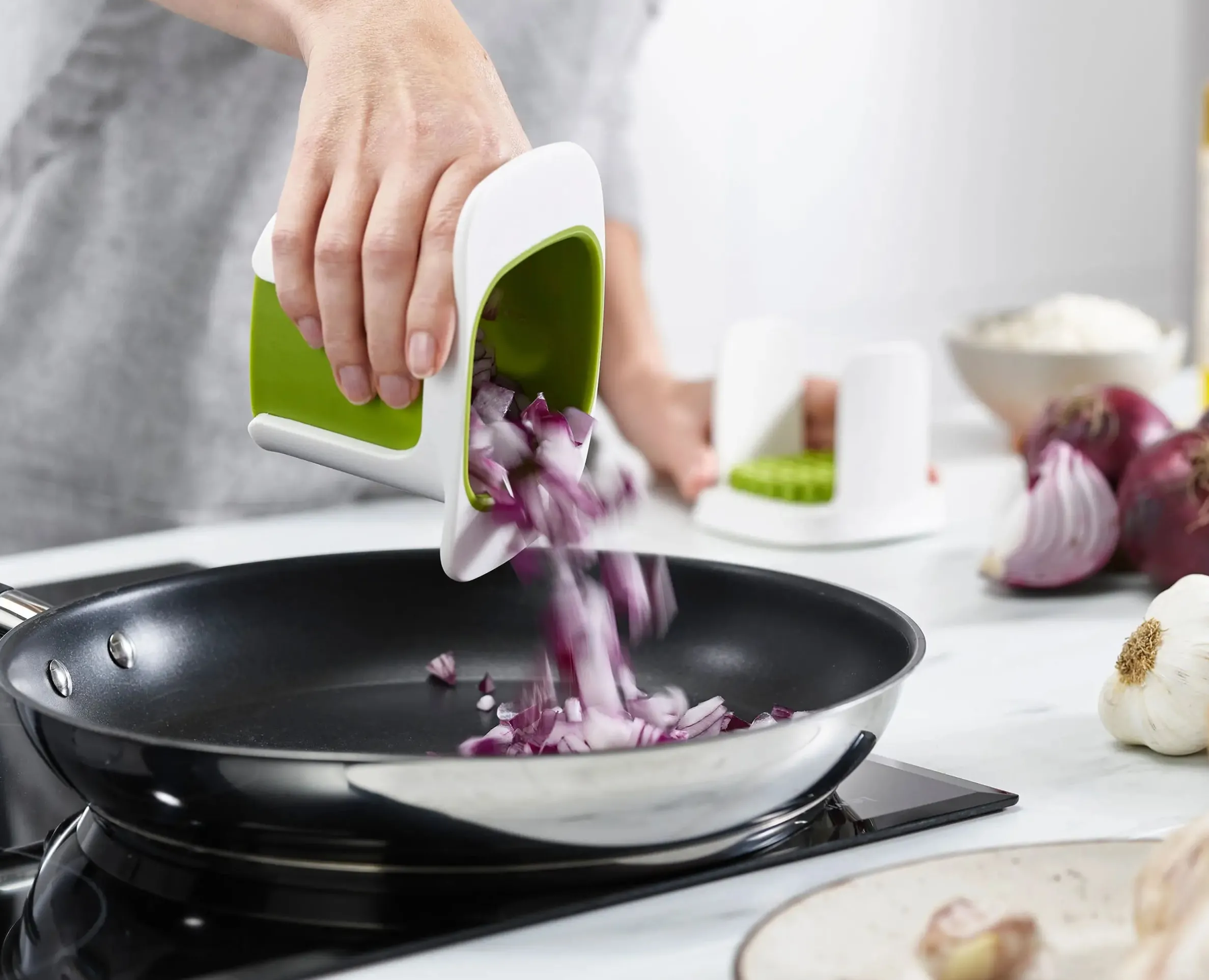 Hachoir à Légumes Facile à Utiliser Blanc ChopCup™