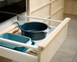 Moule à gâteau rond antiadhésif bleu Nest™ Bake, 23 cm