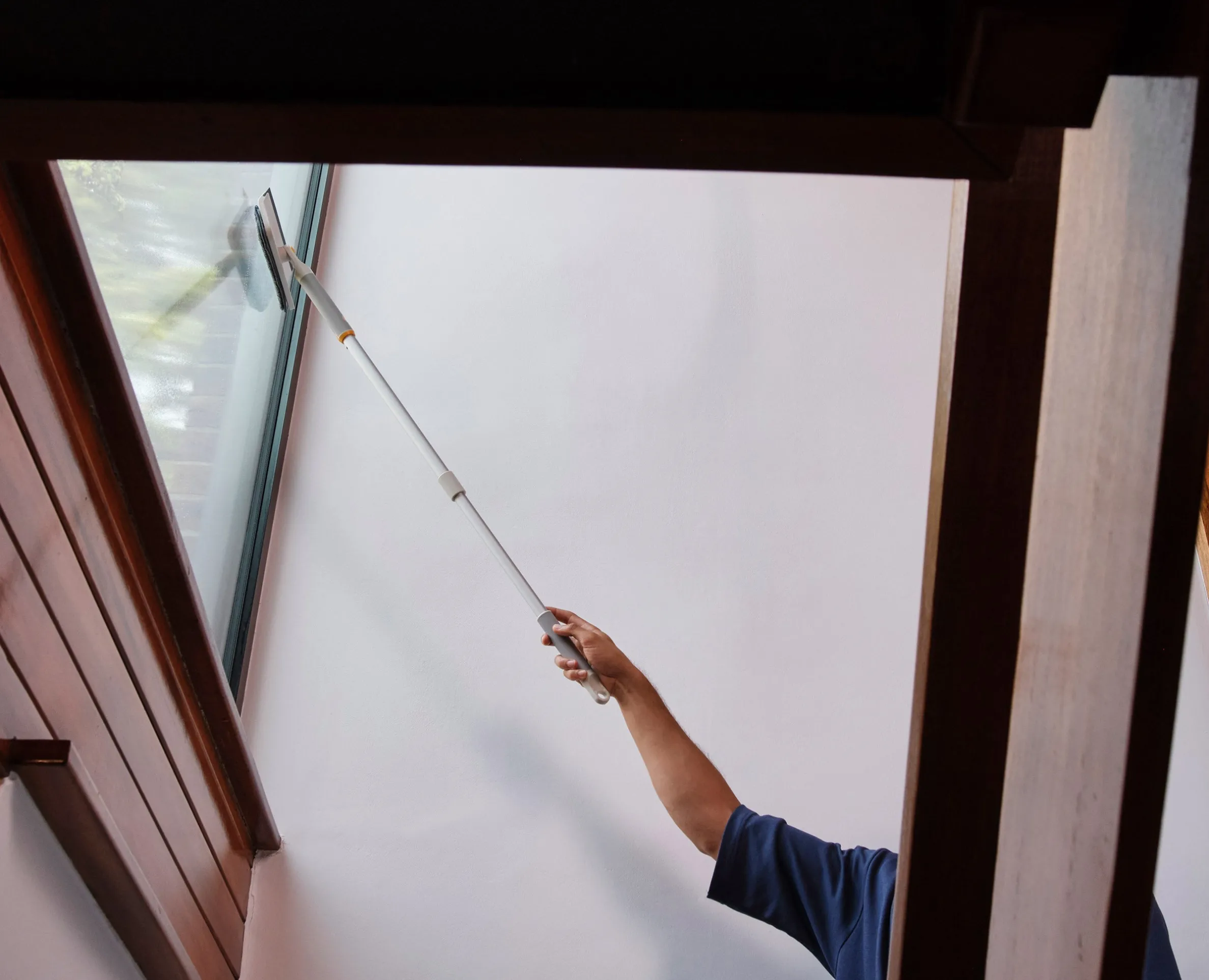 Outil de Nettoyage de Vitres 2-en-1 avec Manche Télescopique CleanTech™