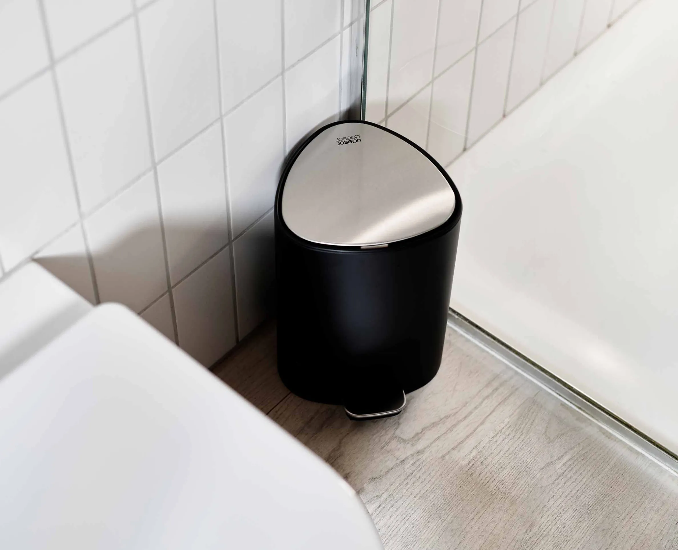Poubelle Salle de Bain Noire à Pédale 5L EasyStore™