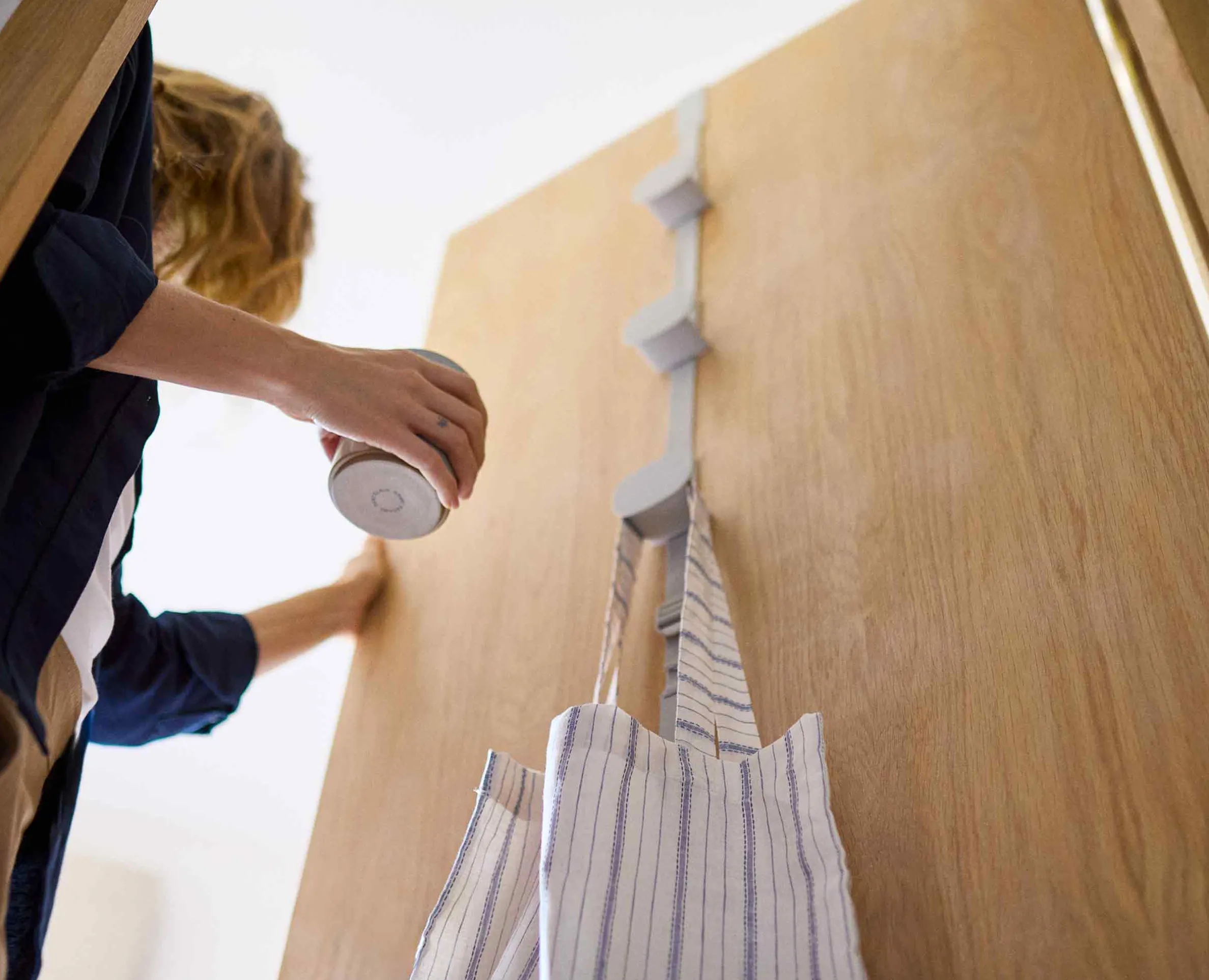 Rangement de Sacs à Main à Suspendre sur une Porte Orderly™