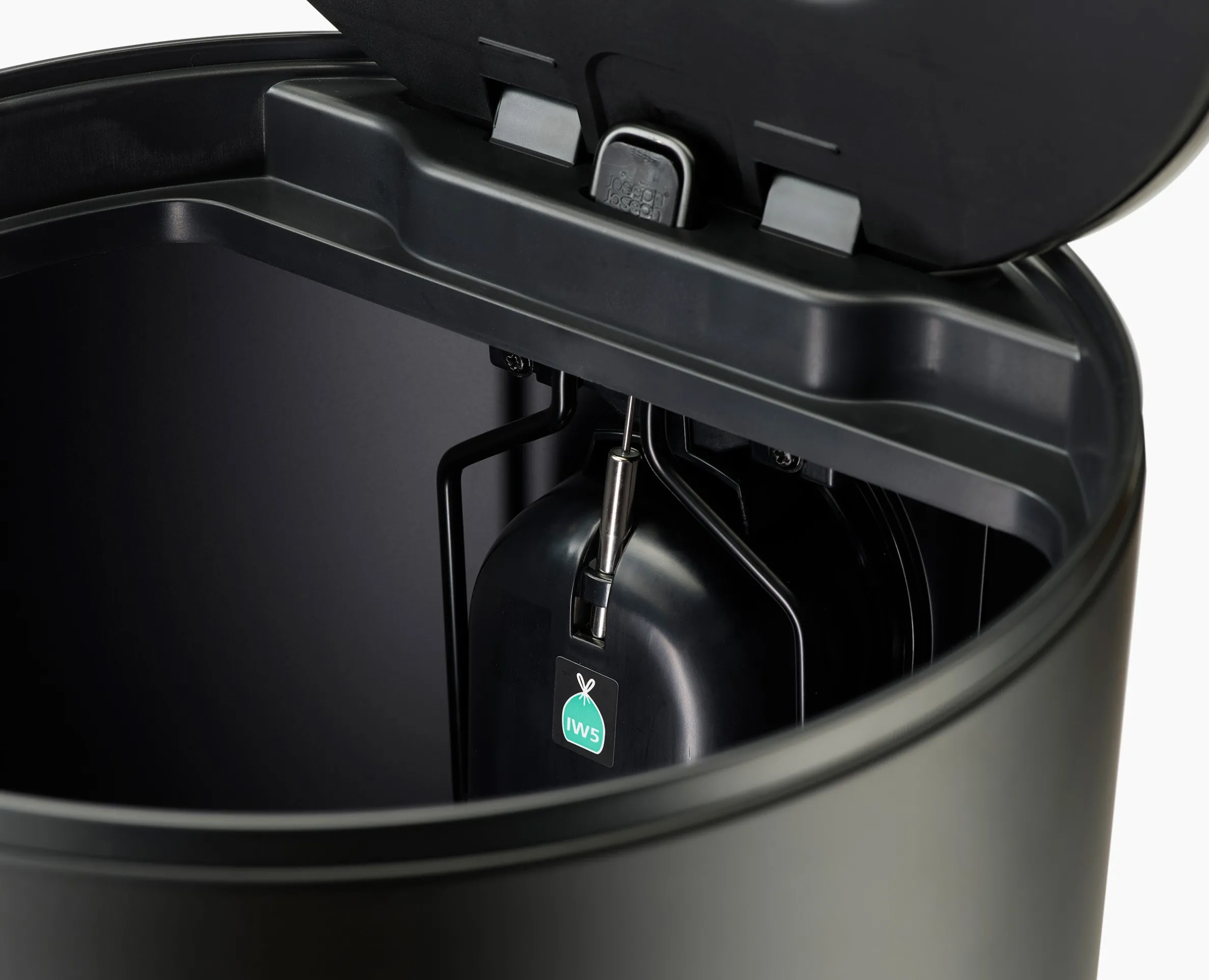 Set De Démarrage Arc™ 30L Pour Poubelle À Pédale Noire Mate, Ouverture Facile