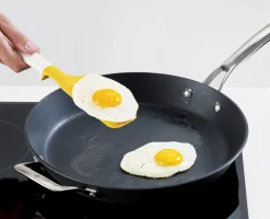Spatule à Œuf Multifonction en Silicone Jaune Elevate™